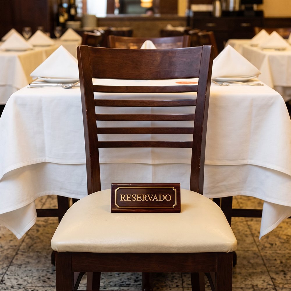 Cadeira de jantar reservada